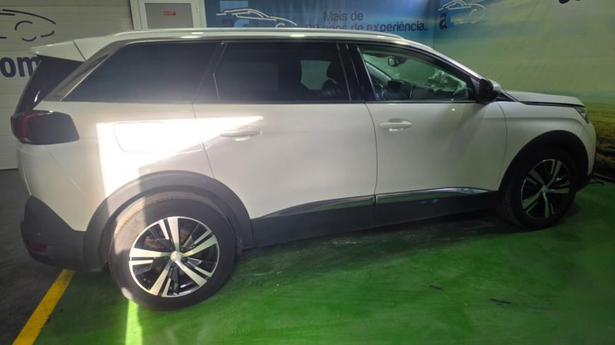 Peugeot 5008 1.2 Puretech ALLURE - Auto Cabomonte Compra e Venda de Salvados