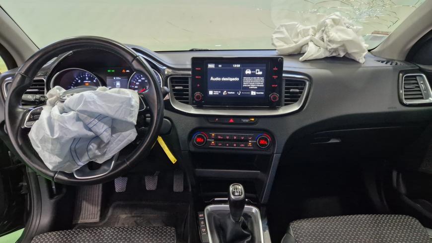 Kia Ceed SW 1.6 CRDI MHEV - Auto Cabomonte Compra e Venda de Salvados