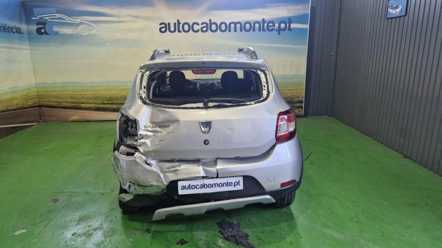 Dacia Sandero Stepway 0.9 TCE - Auto Cabomonte Compra e Venda de Salvados