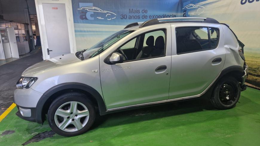 Dacia Sandero Stepway 0.9 TCE - Auto Cabomonte Compra e Venda de Salvados