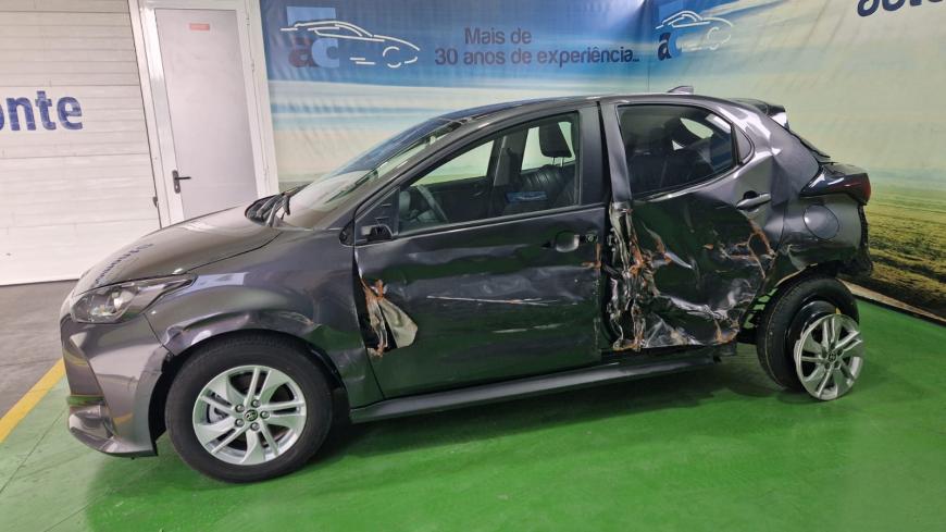 Toyota Yaris 1.5 HDF - Auto Cabomonte Compra e Venda de Salvados