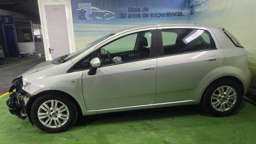 Fiat Punto 1.3 M-JET - Auto Cabomonte Compra e Venda de Salvados